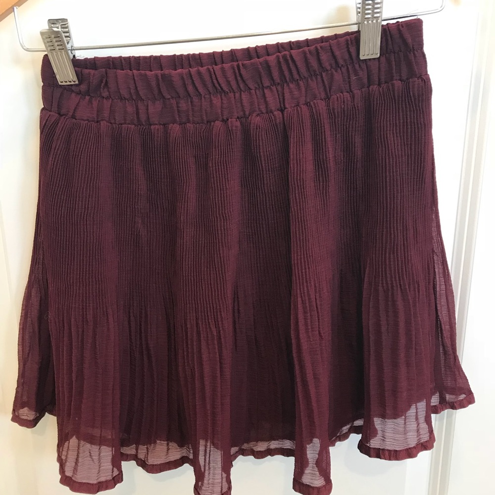 Forever 21 burgundy pleated mini skirt